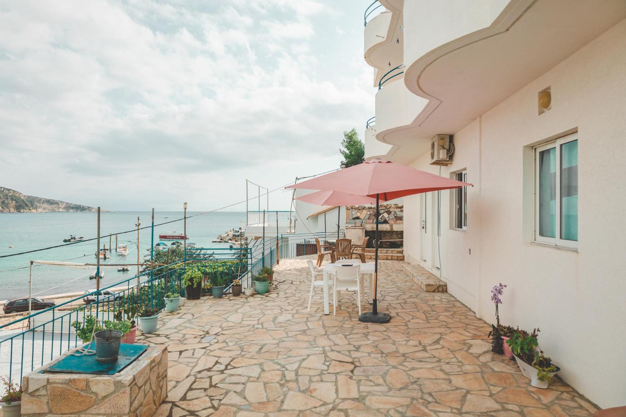 Beachfront Apartment Himare Exterior photo