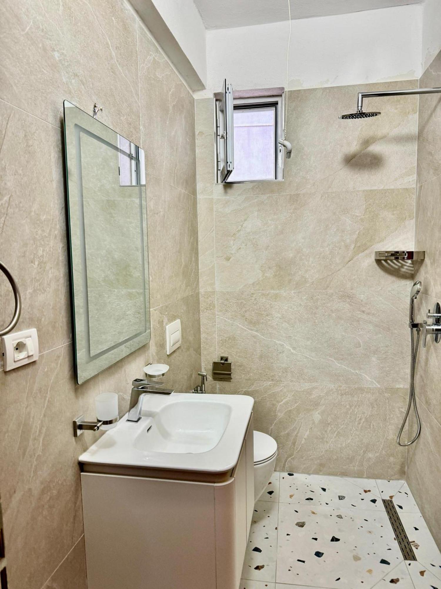 Beachfront Apartment Himare Exterior photo